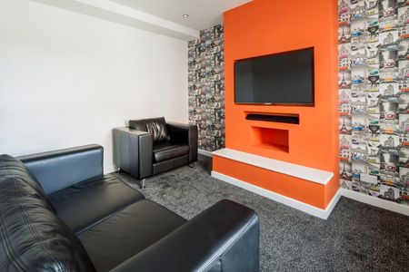 Chiswick Terrace, Hyde Park, Leeds, LS6 1QG - Photo 4