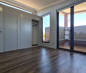 Morden Townhouse Waits - Photo 4