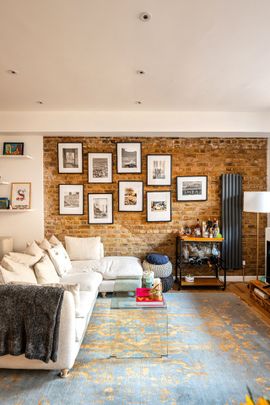 1 Bed Flat, Warriner Gardens, SW11 - Photo 1