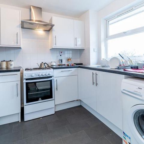 Fantastic two bed located within mins to Camden & Kings Cross - Photo 1