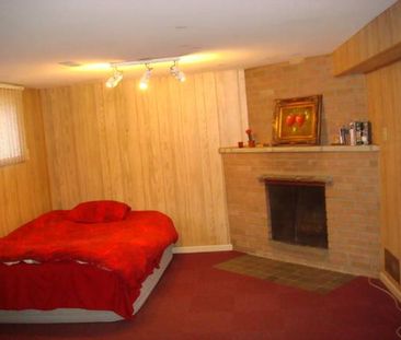 Yonge-Finch Subway - Bachelor/Studio Basm. apartment for Rent. - Photo 1