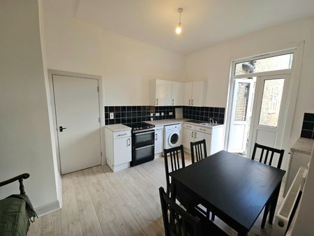 2 Bed Flat, Ramsay Road, E7 - Photo 3