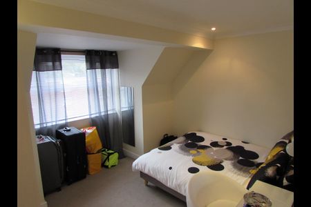 2 Bed Penthouse, Albemarle Road, BR3 - Photo 3