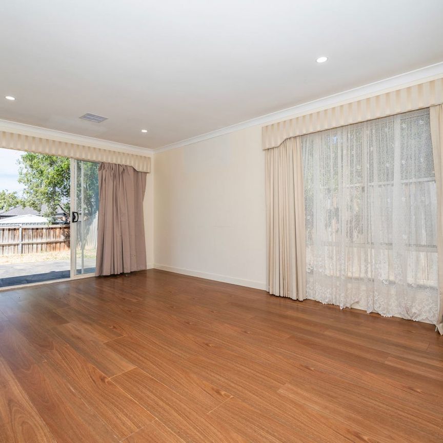 Spacious 4-Bedroom Family Home in Convenient Brookfield Location - Photo 1