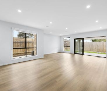 MODERN DOUBLE-STOREY FAMILY HOME IN A PRIME LOCATION - Photo 2