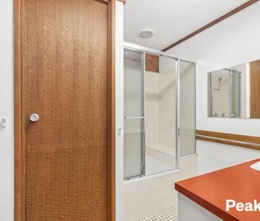 Freshly Painted Two Bedroom Townhouse – Steps From Berwick Village - Photo 4