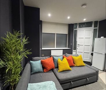 1 Bed Flat, Queens Point, S1 - Photo 1