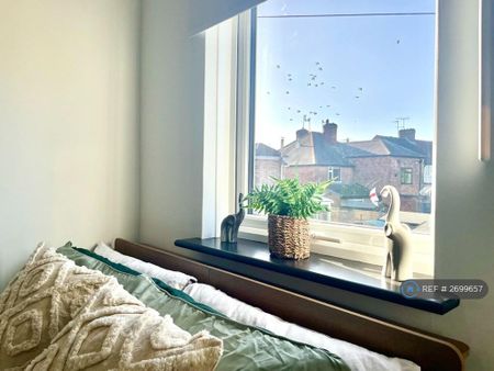 1 bedroom in a house share to rent - Photo 4