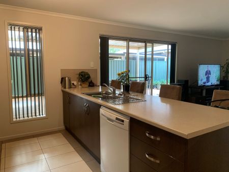 5 Bedroom Family Home - Photo 4