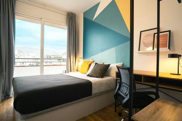 Travessera de les Corts, Barcelona, Catalonia 08028 - Foto 1