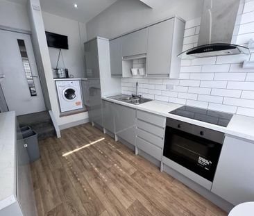 3 bedroom apartment to rent - Photo 2
