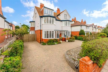 6 bedroom detached house to rent - Photo 5
