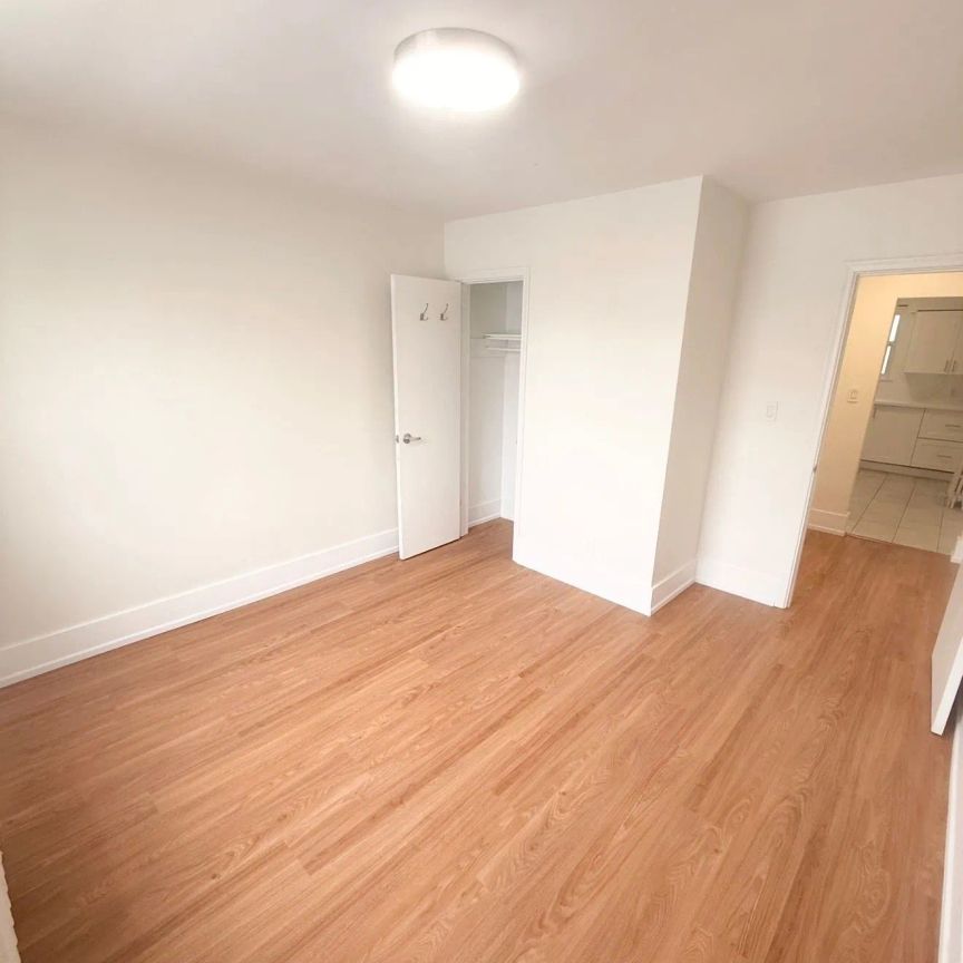 237 Lakeshore Road E #3 - Photo 1