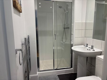 2 bedroom apartment to rent - Photo 5