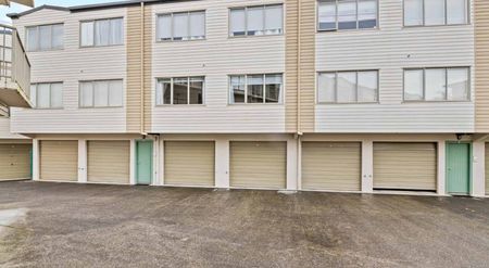 Spacious 3 Bedroom Apartment - Photo 5