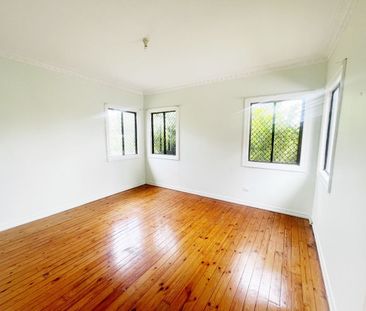 3 Bedrooms House with Walking distance to x2 Major Shopping Center - Photo 3