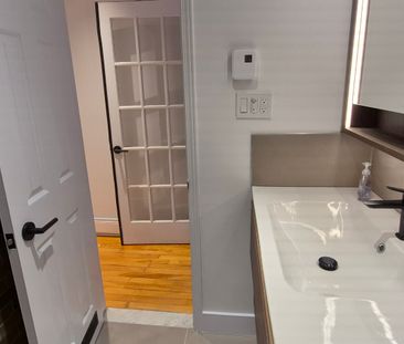 Studio TOUT INCLUS : Internet Illimité, TV, Lit, Électros! PRÊT-À-V... - Photo 6