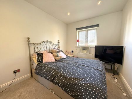 York Road, Camberley, Surrey, GU15 - Photo 4