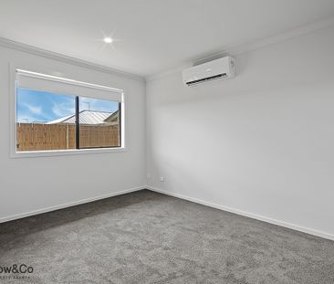 4BED HOME WITH FULLY FENCED BACKYARD - Photo 6