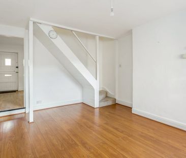 2 bedroom end of terrace house to rent - Photo 3