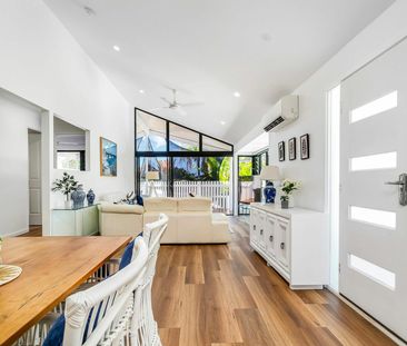 Fully Furnished Elanora Home with Pool and Stunning Lake Views - Photo 4