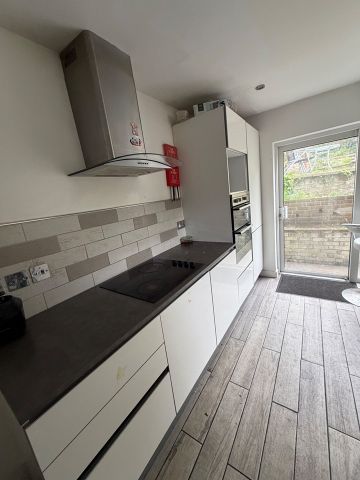 Room in a Shared House, Harcourt St, LU1 - Photo 3