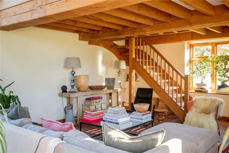 A beautifully presented 4-bedroom barn conversion with gated entrance and generous accommodation - Photo 3