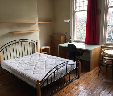 Studio Flat, Regent Park Terrace, LS6 - Photo 1