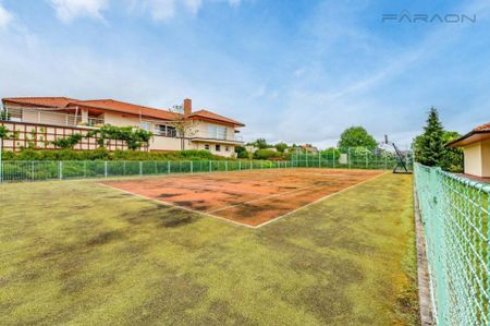 Pronájem rodinného domu 270 m², Čakov - Fotografie 2