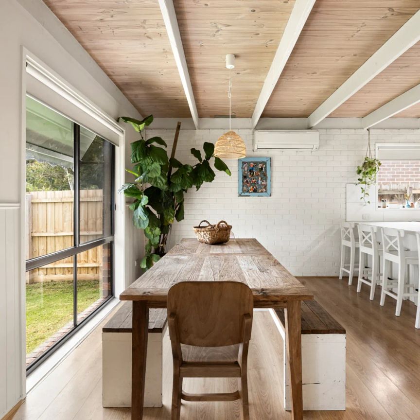 Low maintenance home offering 4 bedrooms with plenty of space! - Photo 1