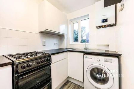 Oakcroft Close, Pinner, Middlesex, HA5 - Photo 5