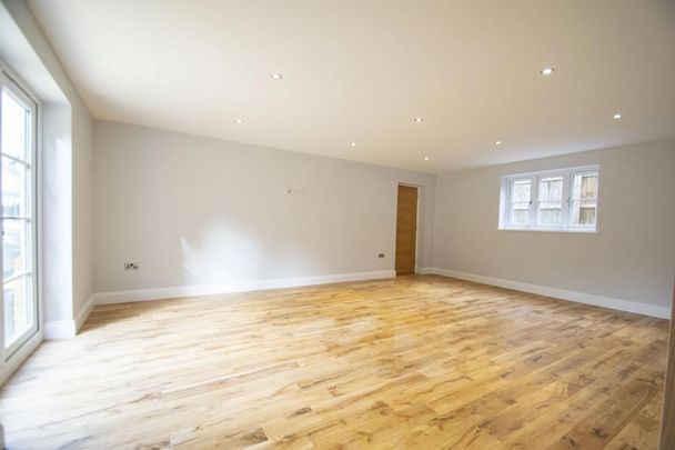 5 bedroom detached house to rent - Photo 1