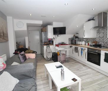 6 bedroom terraced house to rent - Photo 1