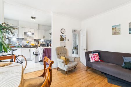 2 bedroom flat to rent - Photo 2