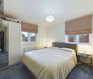 4 bedroom House in Dartford Rise, Hampshire - Photo 2