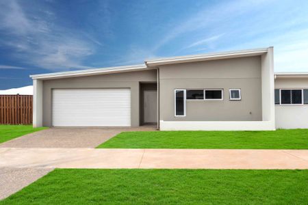 SPACIOUS FAMILY DUPLEX IN THE HEART OF BLUEWATER ESTATE - Photo 2