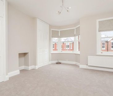 4 bedroom semi-detached house to rent - Photo 5