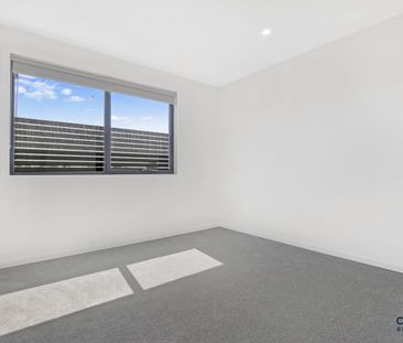 A 3 BED, 2 BATH THATS SURE TO IMPRESS! - Photo 2