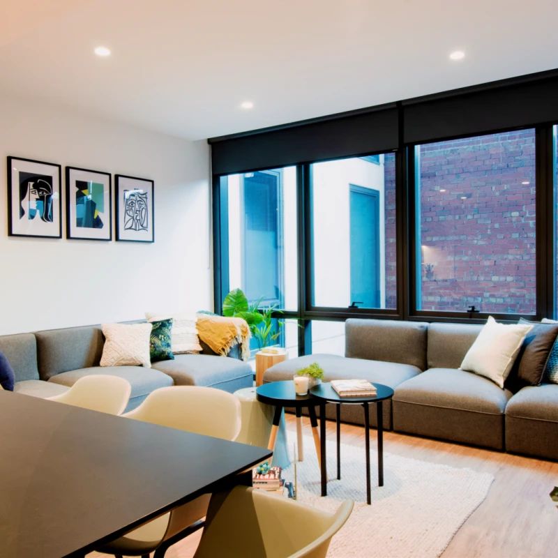 6 Bed Townhouse City View - Photo 1