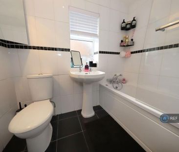 3 bedroom semi-detached house to rent - Photo 4