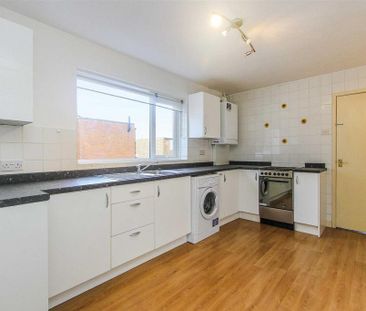 3 bedroom flat to rent - Photo 2