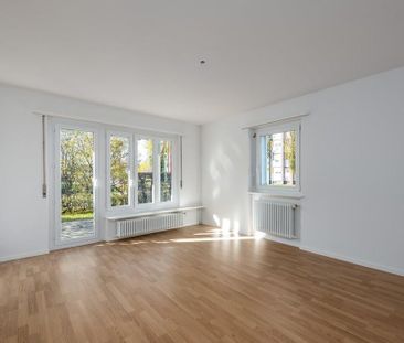 Idyllische Wohnung mit grossem Gartensitzplatz - Photo 1