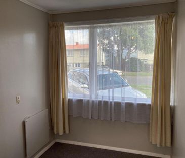 Sunny Family Home - Photo 3