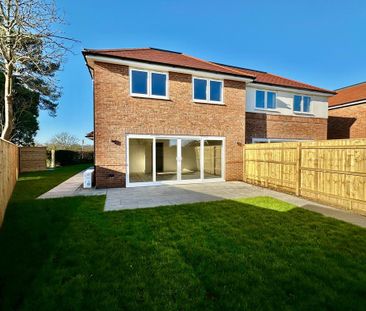 4 bedroom semi-detached house to rent - Photo 3