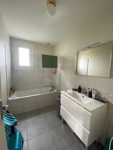 Location Maison 5 pièces 97m² LORIOL SUR DROME 26270 - Photo 3