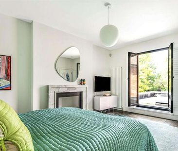 Well presented four bedroom characterful property within walking di... - Photo 6