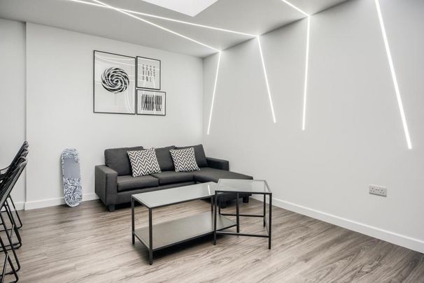 4 bedroom terraced house to rent - Photo 1