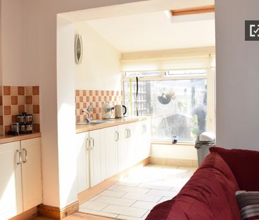 Huge room in 3-bedroom apartment in Tallaght, Dublin - Photo 5