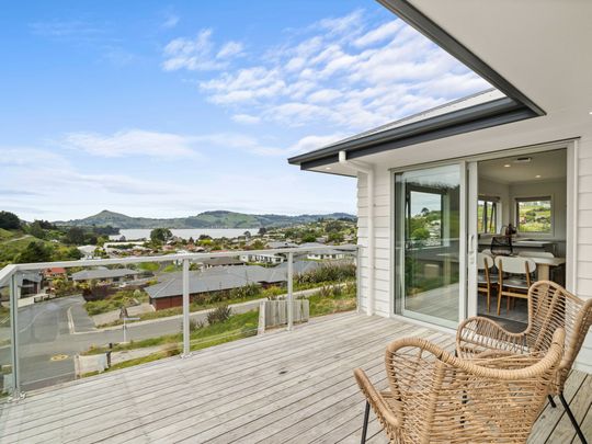 A modern home with a harbour view! - Photo 1