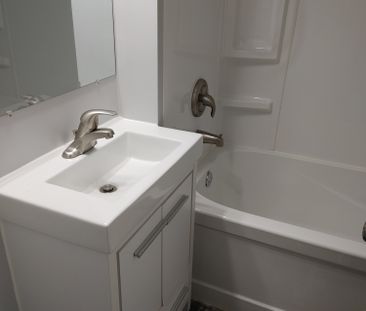 1561 MONTAGUE 4 BEDROOMS - Photo 2